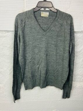 The kings road shop sears gray Knitwear V-Neck Men's Sweater size large